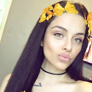 Meet your Posher, Estefania